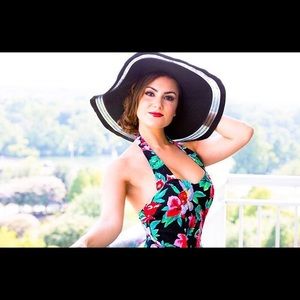 Meet your Posher, Adriana